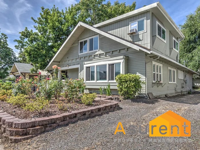 Building Photo - Charming 2 bedroom, 1 bathroom apartment l...