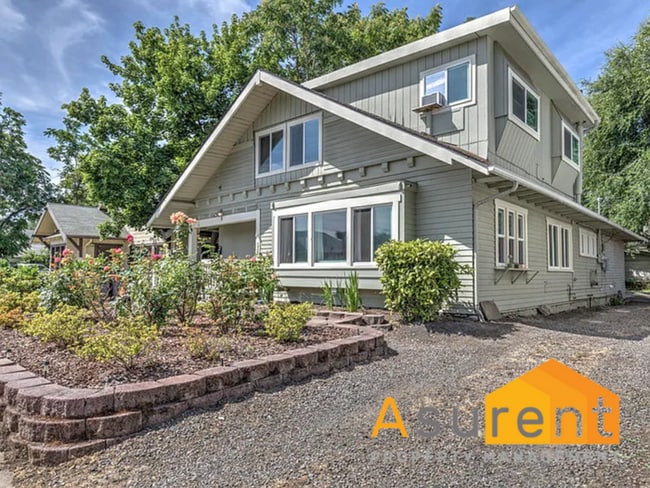 Building Photo - Charming 2 bedroom, 1 bathroom apartment l...
