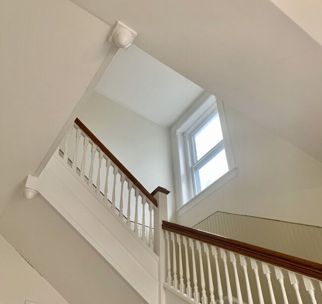 Building Photo - 402 S Loudoun St