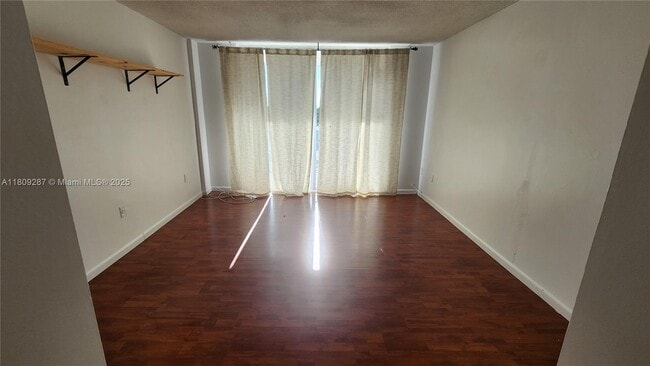 Building Photo - 1351 NE Miami Gardens Dr