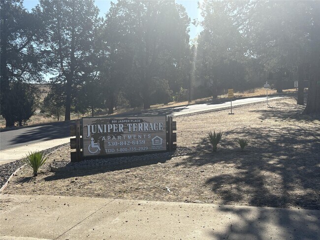 Foto del edificio - 800 Jasper Pl