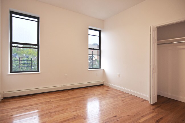 Building Photo - 5942 Myrtle Ave