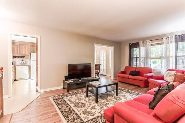 Foto del edificio - Beautiful 3 Bed Ranch Home with Finished Basement