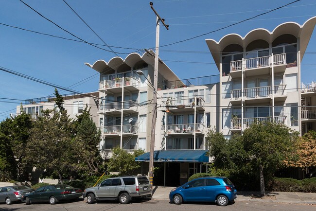 Building Photo - 811 York St