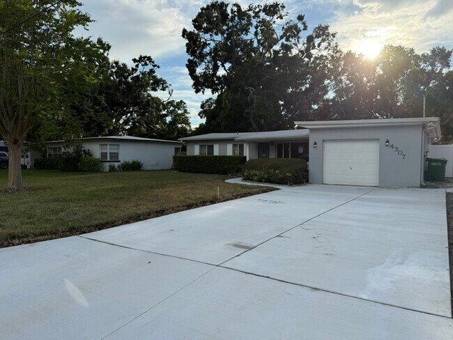 Foto del edificio - 4307 S Thatcher Ave