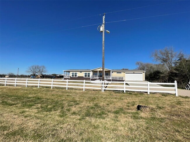 Foto del edificio - 41172 Addie Gee Rd