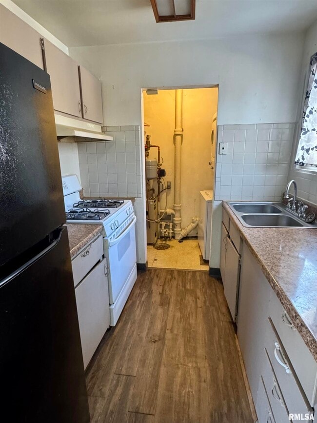 Building Photo - 902 39th St Ct