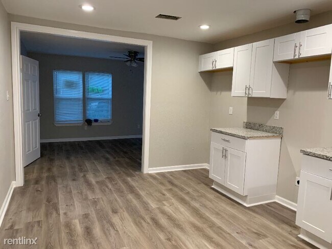 Building Photo - 3 br, 1 bath House - 1518 Teanaway Ln