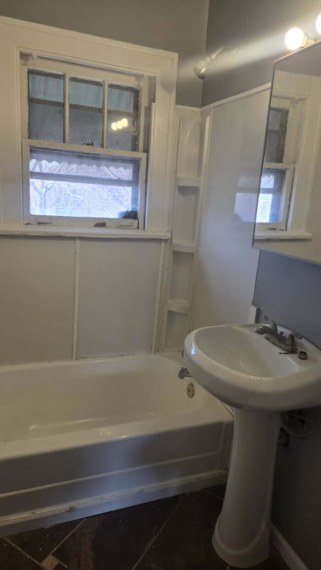 Foto del edificio - 2 Bedroom 1 bathroom Apartment for rent