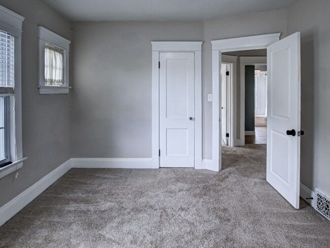 Building Photo - 4 Bedroom Single Family Home in Cleveland ...