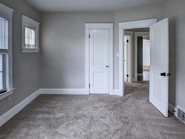 Foto del edificio - 4 Bedroom Single Family Home in Cleveland ...