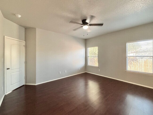 Foto del edificio - 6631 Hartnet Fields