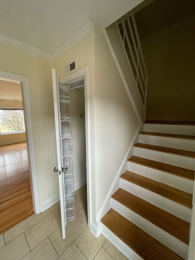Building Photo - 302 Paine Ct