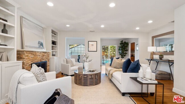 Foto del edificio - 14713 McCormick St