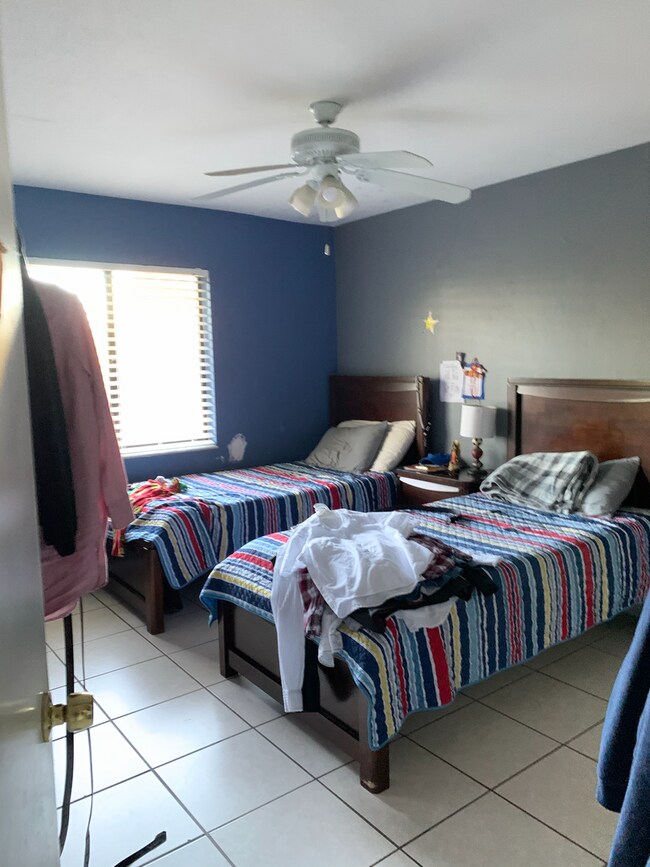 Foto del edificio - ** ANNUAL UNFURNISHED RENTAL ** - SPRINGWOOD - NEAR WINTERPARK AND EAST NAPLES MIDDLE SCHOOL***GR...