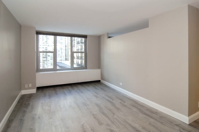 Building Photo - 400 E Randolph St