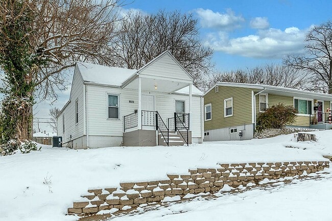 Building Photo - Updated 2-Bedroom Home with Garage & Large Yard