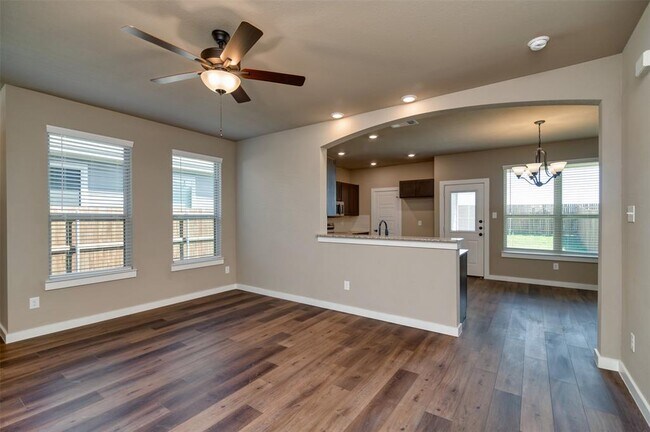 Building Photo - 720 Harvest Moon Dr