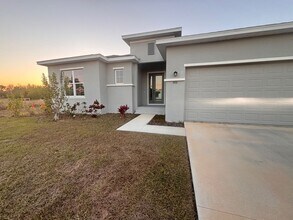 Building Photo - 9431 Rosebud Cir