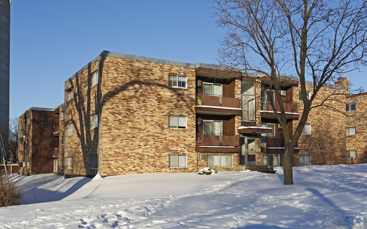 Foto principal - 981 St Albans St N