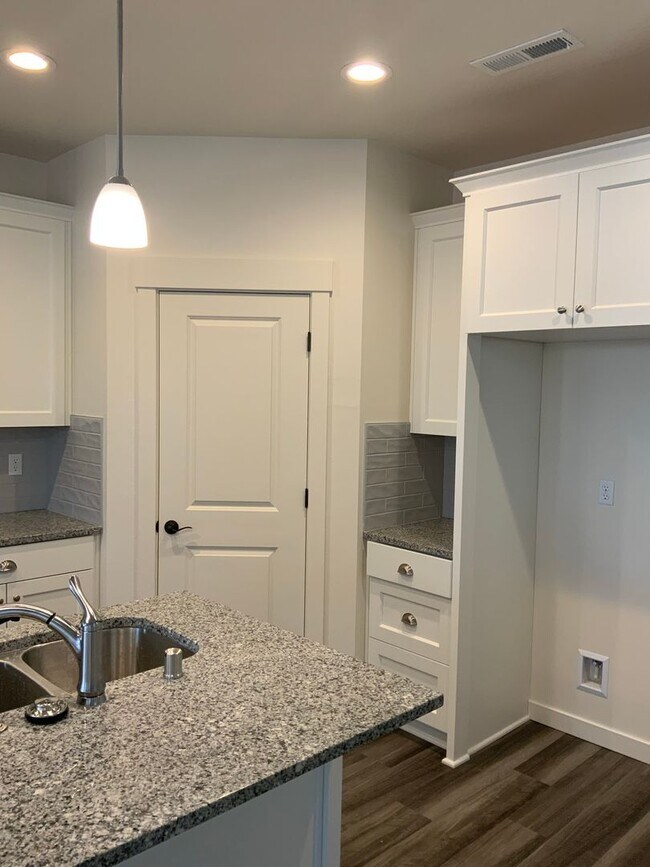 Foto del edificio - Immaculate 3B/2.5Ba Home in Ridgefield! Available 4/22!