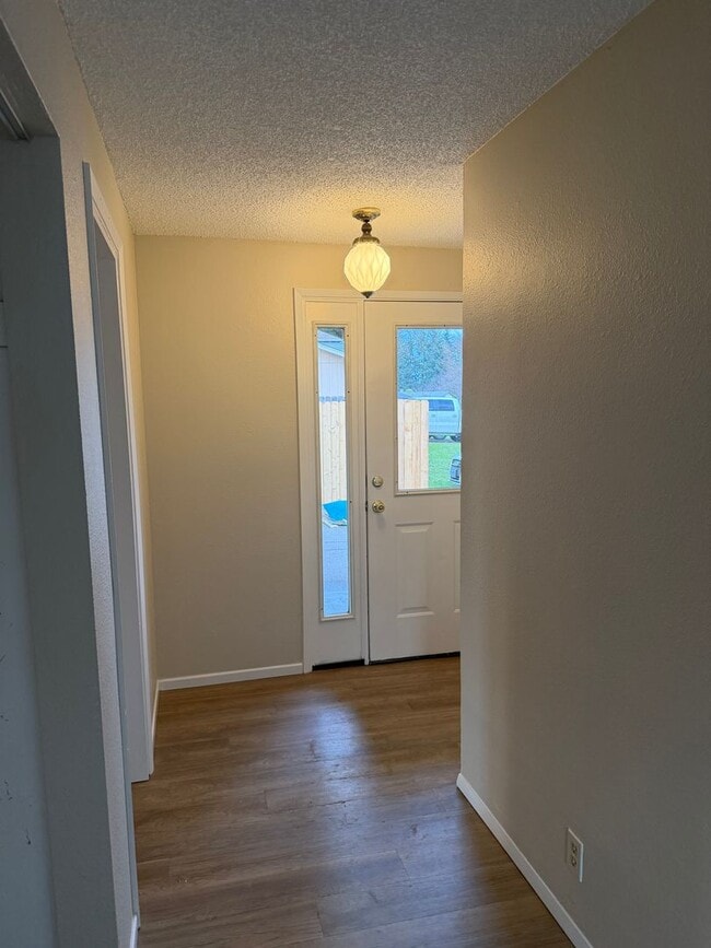 Foto del edificio - COMING SOON! 3 bedroom, 1.5 bath house in Eugene!