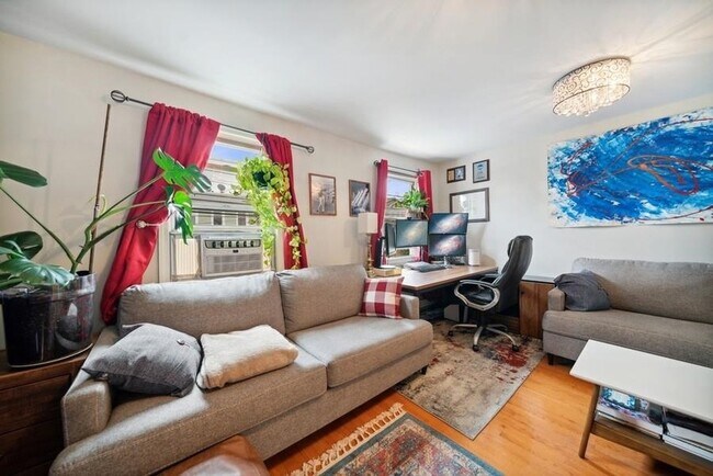 Building Photo - 52 Beacon Avenue Unit 2