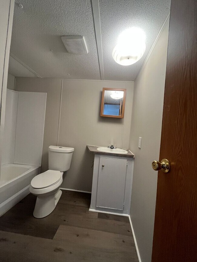 Foto del edificio - 1241 W Georgia Rd