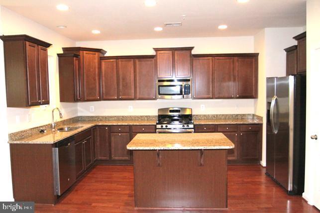 Building Photo - 7568 Stonehouse Run Dr