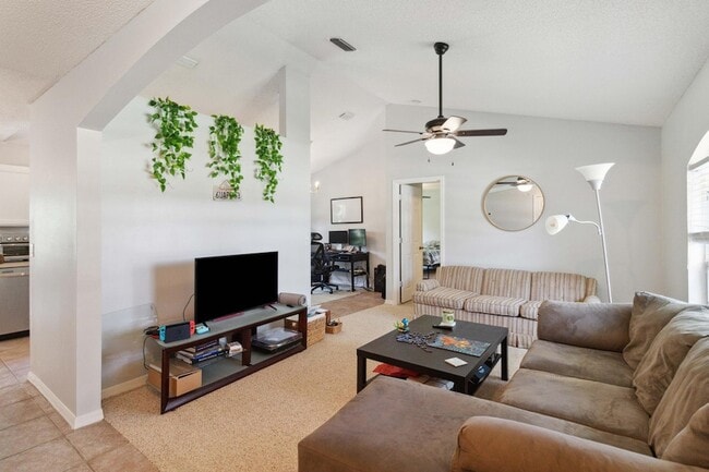 Building Photo - 1007 Jacaranda Cir