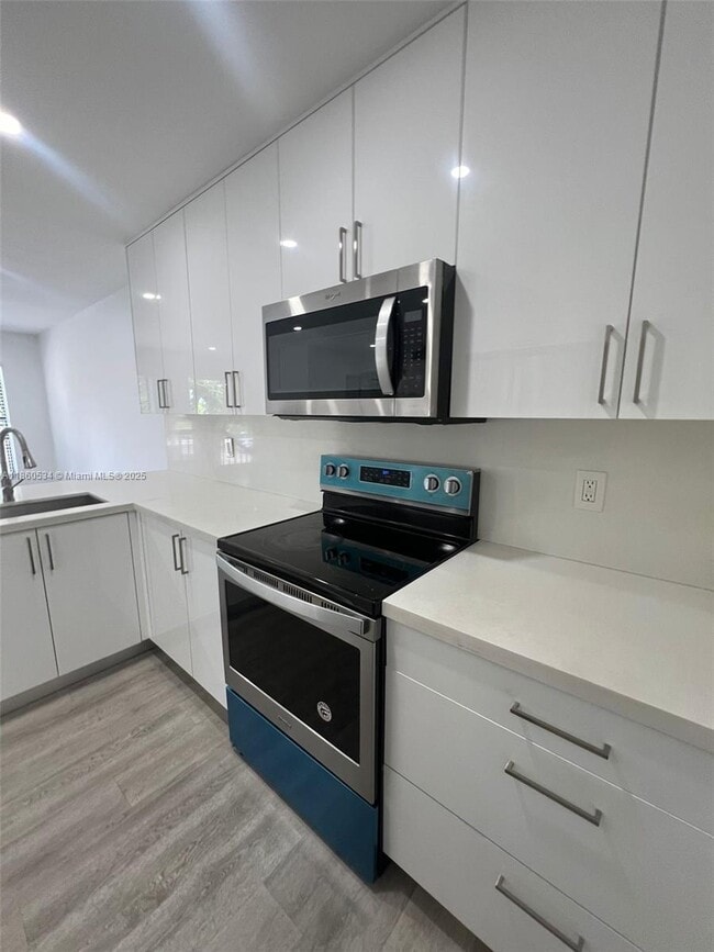 Building Photo - 2505 W 67th Pl