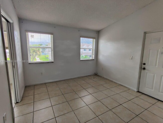 Foto del edificio - 17500 NW 67th Pl