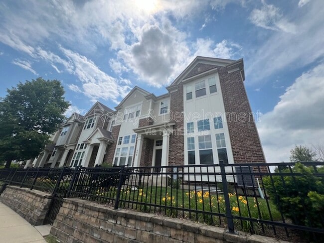 Building Photo - 498 Grosvenor Ln