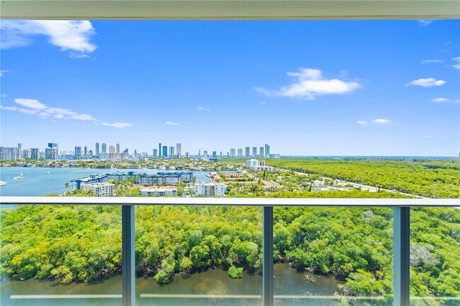 Foto del edificio - 16385 Biscayne Blvd