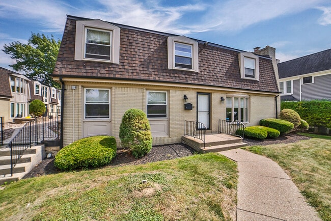 Building Photo - 32 Bernhardt Dr