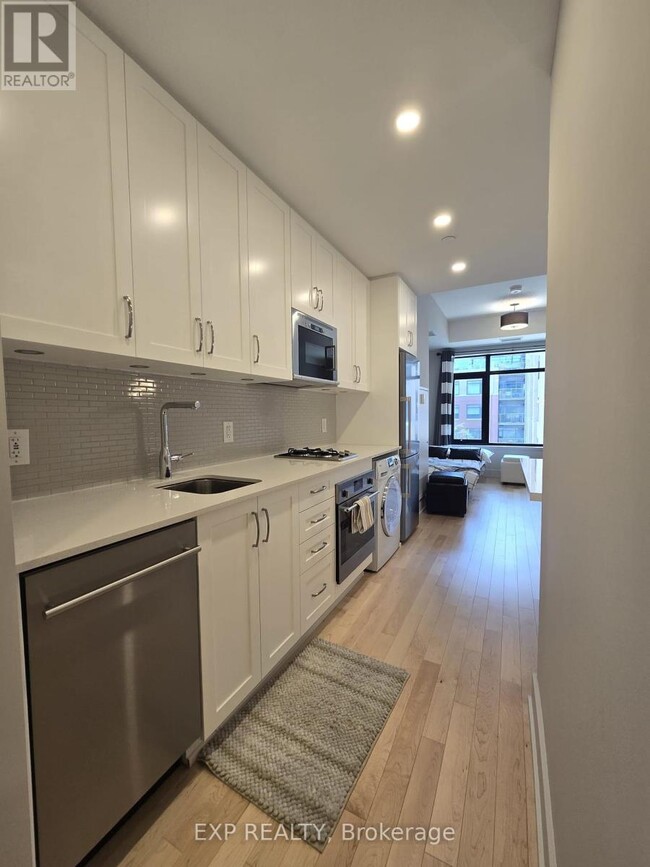Photo du bâtiment - 60-360 Springhurst Ave