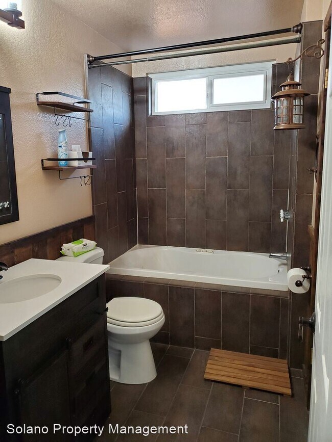 Building Photo - 2 br, 2 bath House - 818 Tulare Dr.