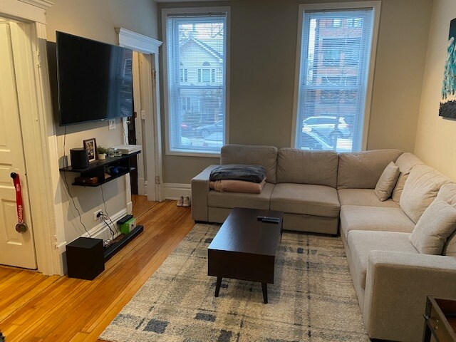 Foto del edificio - 2336 N Southport Ave