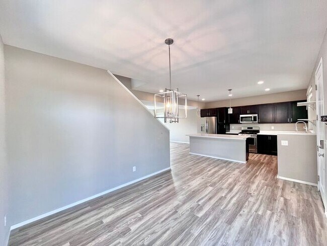 Foto del edificio - Charming Two-Story Home for Rent in the De...