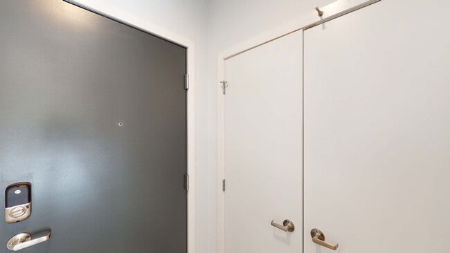 Interior Photo - CityLine