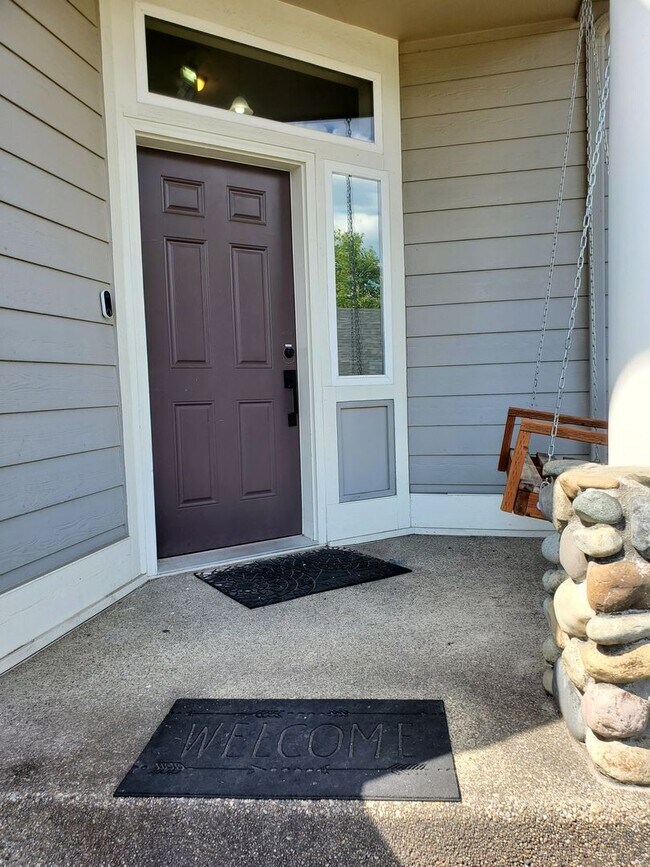 Building Photo - 5 Bed /3 Bath Home in Spanaway