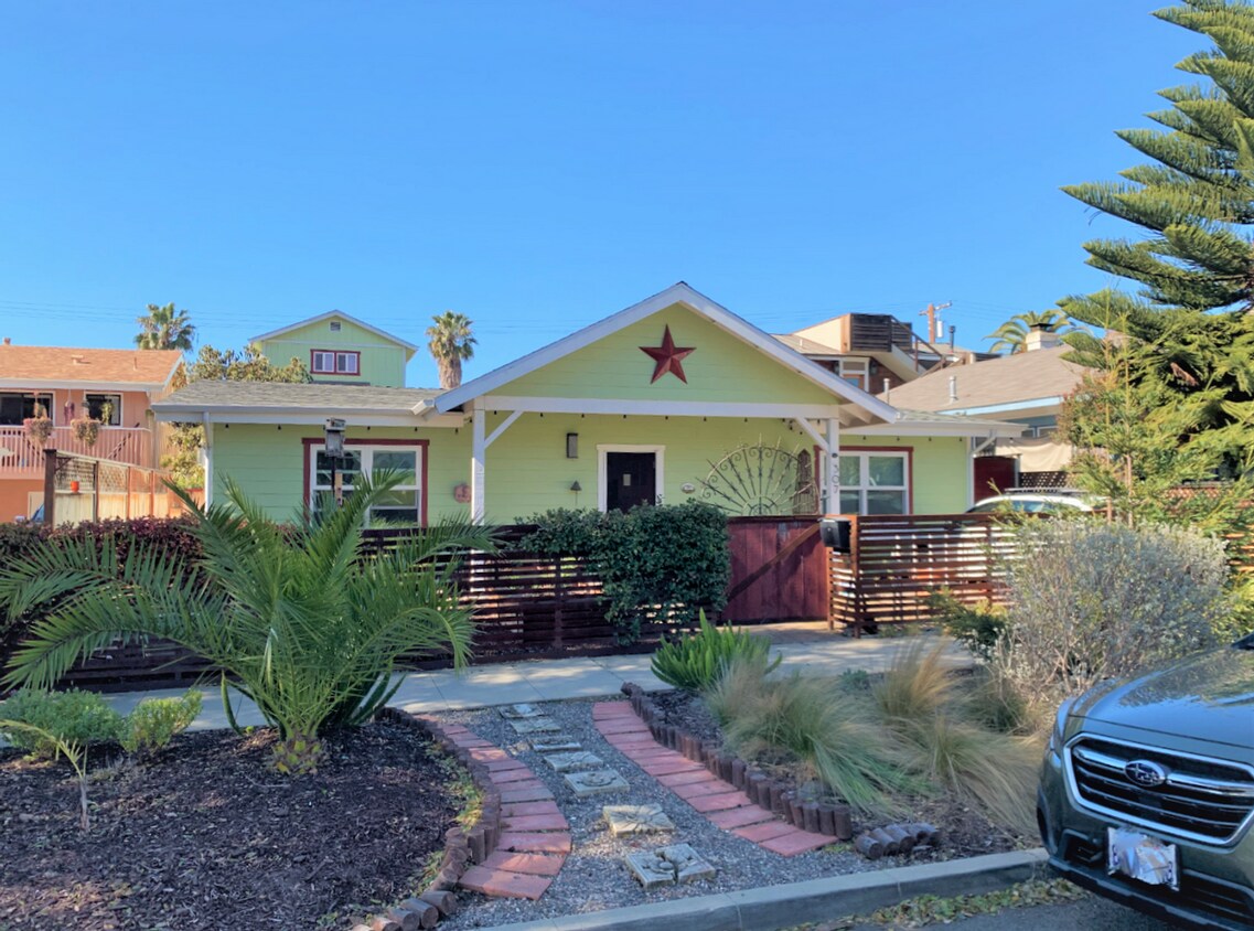 Foto principal - Fantastic 2 Bed/2 Bath Beach house - Just ...