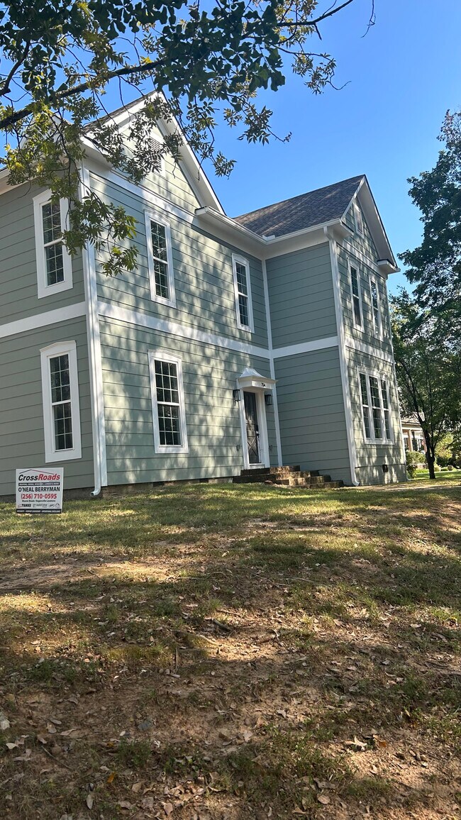 Building Photo - 754 N Wood Ave