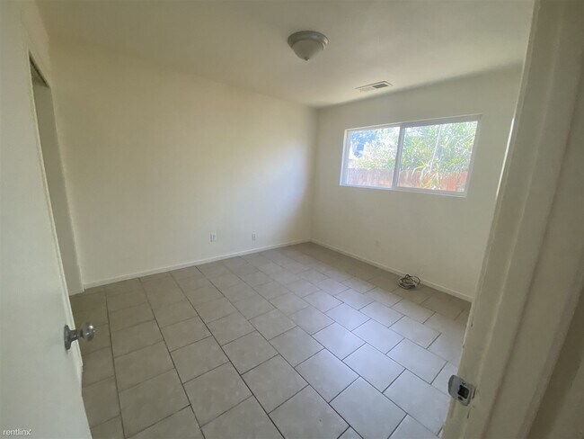 Building Photo - 2 br, 1 bath House - 1029 N White St