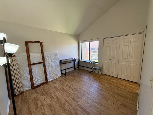 Building Photo - Stunning 2 Bed, 2 Bath Condo in Prime Boul...