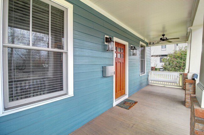 Foto del edificio - Beautifully Spacious 3bd/2.5ba Home Just M...