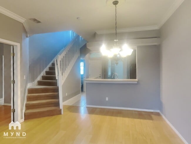 Building Photo - 5372 Neil Dr