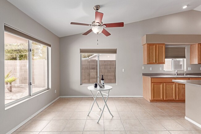 Foto del edificio - Single Level Pool Home Available Now
