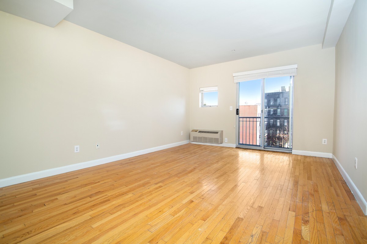 Primary Photo - 152 Ludlow St