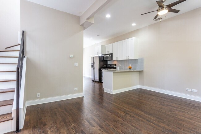 Building Photo - 1744 North Hoyne Avenue, Unit 2F